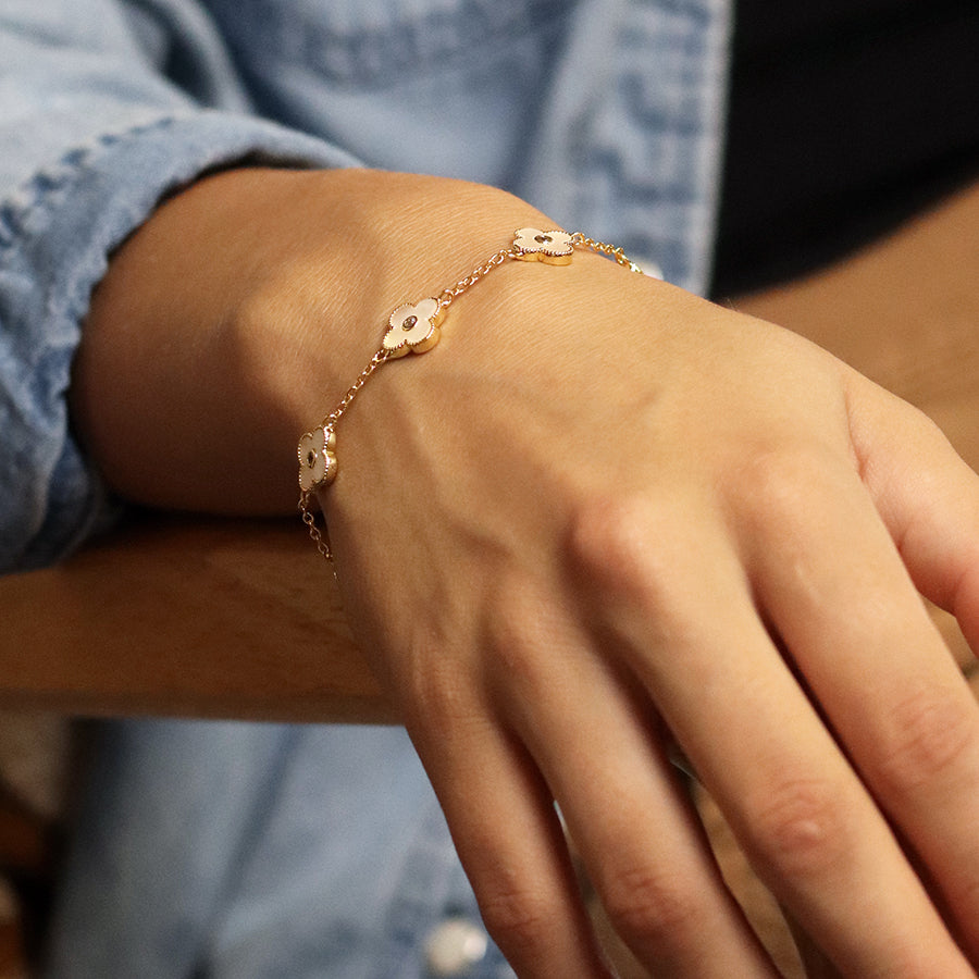 Golden chain and quatrefoil clover bracelet