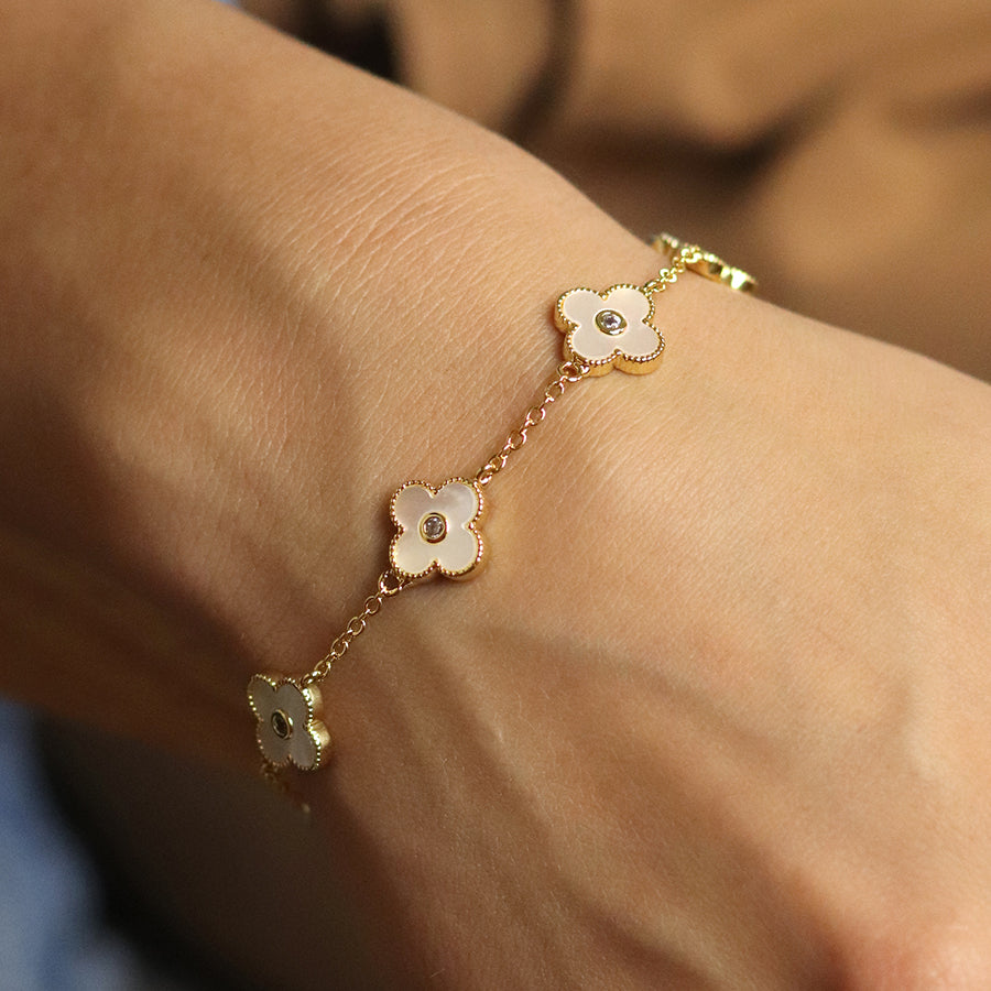 Golden chain and quatrefoil clover bracelet
