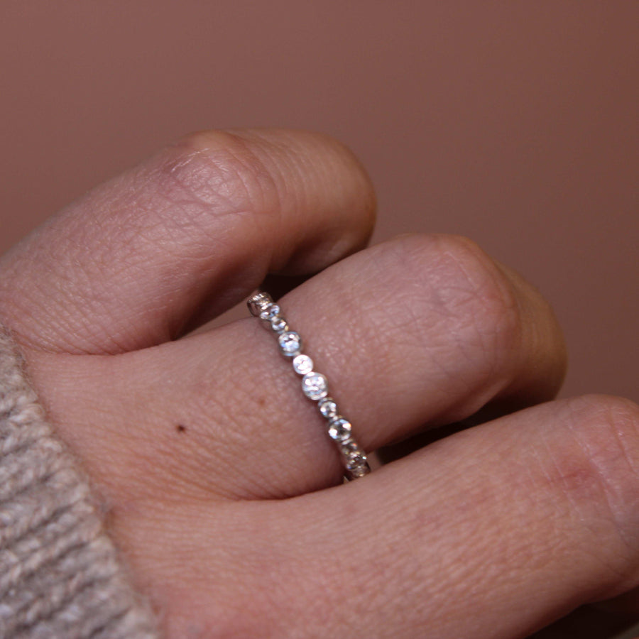 0.30cts Big And Small Bubble With Diamond Ring