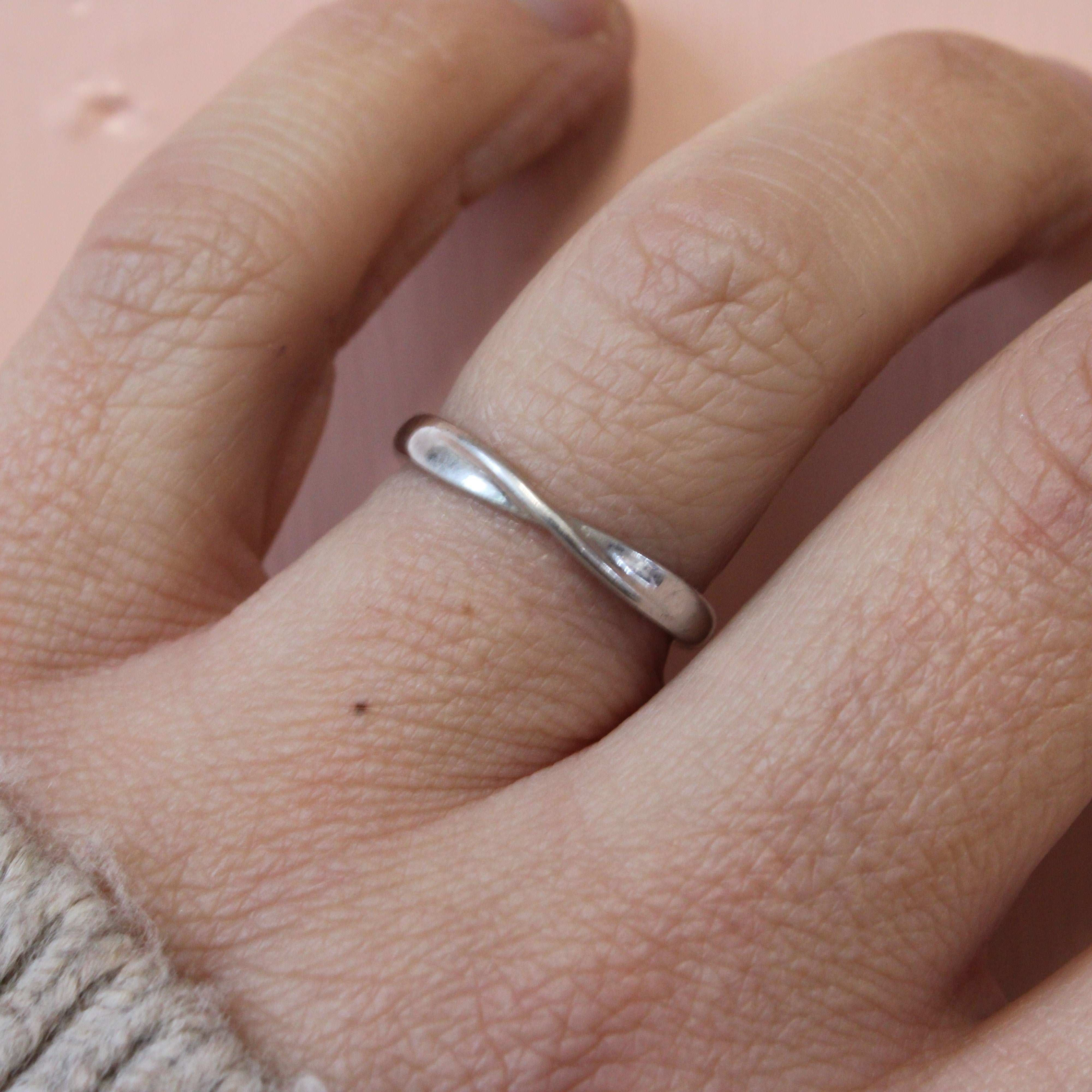 Ribbon Twist Shaped Wedding Band